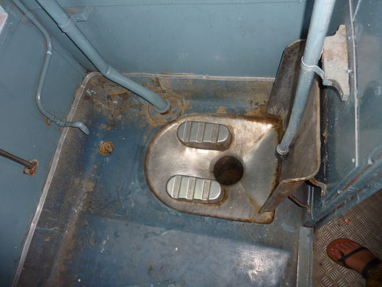 na zum Glueck gibt's hier keinen SEAT!  Dann kann's schon nicht so dreckig sein! 