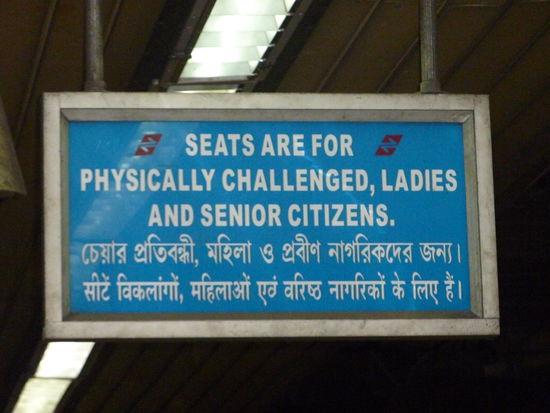 Jaja, ich liebe die Einstellung der Inder zu Frauen...die sind gleich zu sehen mit physisch Behinderten...
Ich sag da nix zu!