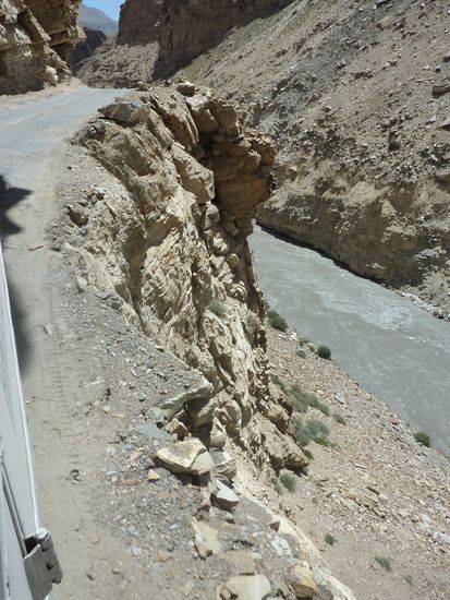 Ach ja, dass die "Strassen" beangstigend sind hatte ich wohl schon mal erwaehnt, hm? 