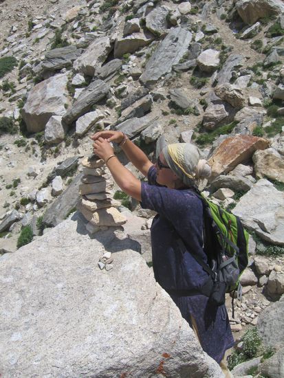 Wir bauen unsere eigene Steinpyramide...