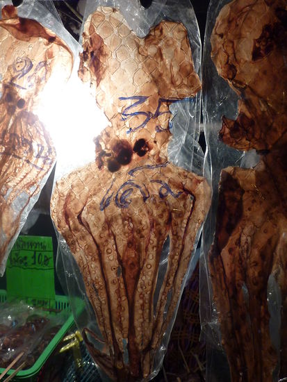 DAS kann ich nicht essen!!!
Getrockneter Tintenfisch... 