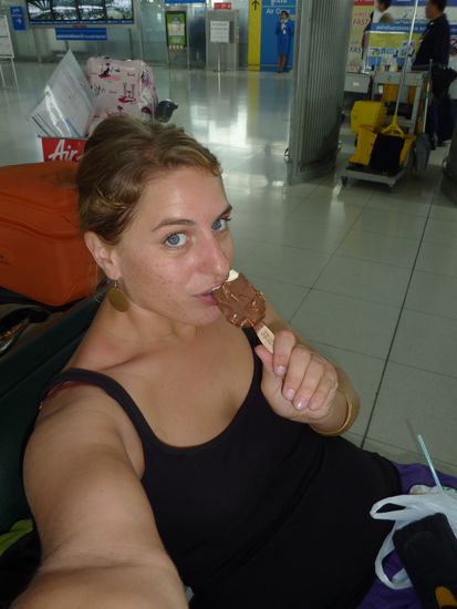 Bangkok Airport vor dem Abflug nach Australien:
Trostpflaesterle!
Das erste Magnum Mandel in 6 Monaten...immerhin 