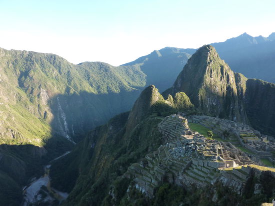 Ich sitze erstmal 2 Stunden am selben Fleck und schau mir an wie die Sonne ueber den Ruinen aufgeht...