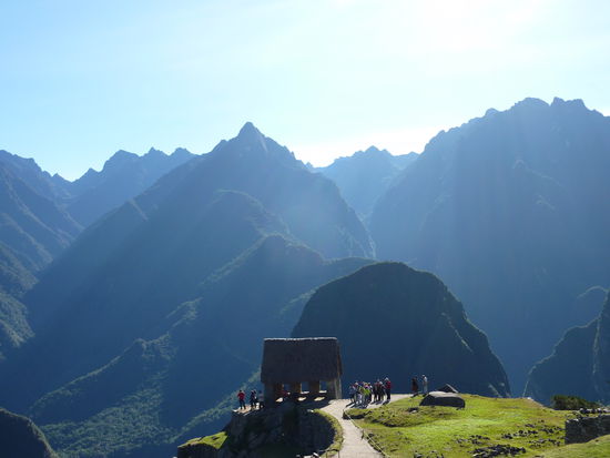 ...die erste Gruppe die den 4-taegigen Inkatrail gemacht hat kommt an...