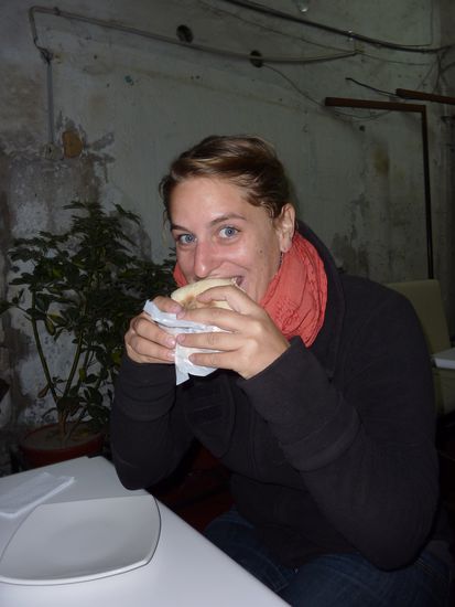 Sogar Doener gibt´s hier! 
Nur leider mit Mayo statt Joghurt Sosse. Aber ich nach 6 Monaten ohne Doener kann ich mich damit abfinden!