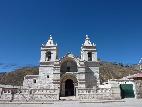 Wie ueberall, eine schoene Kriche am Plaza de Armas