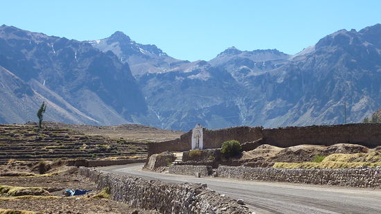 Cabanaconde Ausgangspunkt fuer die Wangerung 3200m ue.N.