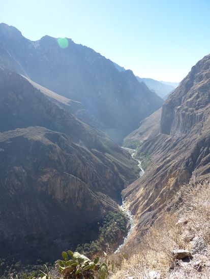 Aussicht von der Fruehstueckspause.
Danach laeuft man immer so lange (oder kurz) bis man den Puls in den Schlaefen spuert und einem schwindlig wird, dann macht man Pause und ATMET!  Dann weiter....es zieht sich echt ewig!