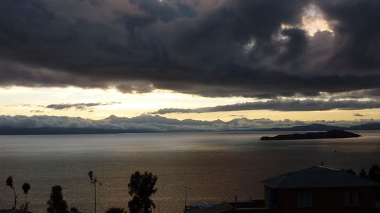 Zufaellig zum Sonnenaufgang aufgewacht!
Blick auf die Isla de la Luna, wo 3 x darf man raten, der Mond geboren wurde!