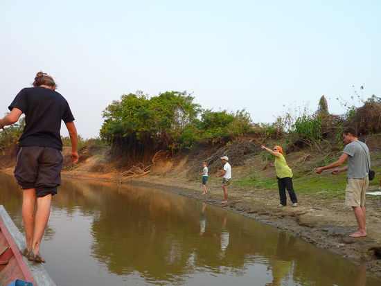 Unsere Gruppe beim Pyranha-fischen.