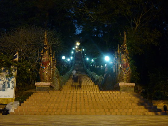 Aufstieg zum Tempel auf dem Doi Suthep