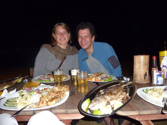 Da geht's uns gut. Man sollte ja schon auch mal Fisch essen, wenn man schon mal auf ner Insel ist!