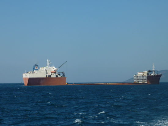 Kann mir bitte jemand denn Sinn dieses Schiffes erklaeren? 
In der Naehe war zwar eine Werft, aber fuer uns hat sich der sinn trotzdem nicht erschlossen...