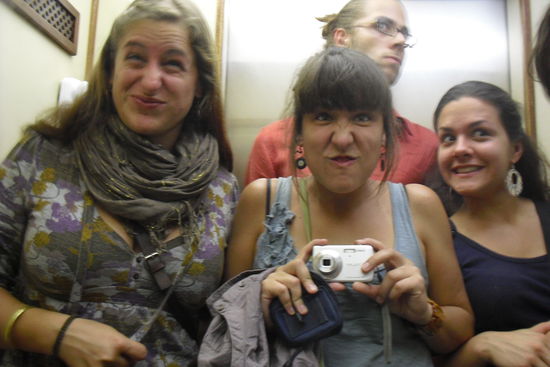 So'n Spass im Aufzug! Die Fahrt zu unserer Wohnug (4.Stock) dauerte ewig!