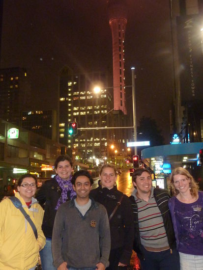 Die Abendessencrew:
Nur Jas und ich wussten was wir tun, die Chilenen hatten noch nie vorher Indisch gegessen! Grad lustig war's! 