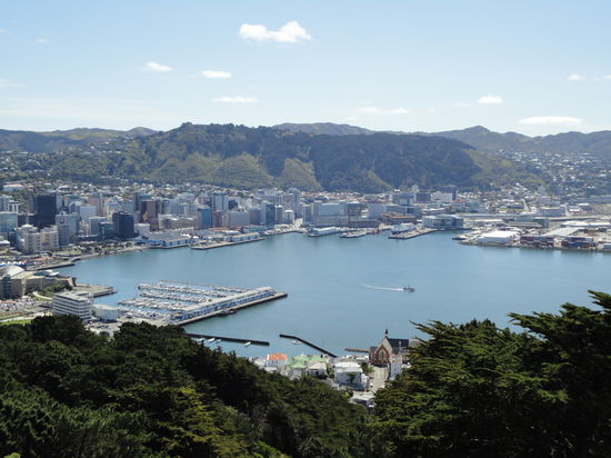 Mini fuer eine Hauptstadt! 400 000 Einwohner, aber die Innenstadt kommt einem kleiner als Saarbruecken vor (220 000 Einwohner).