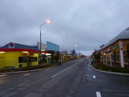 17:30 Uhr: Ankunft in Westport...normalerweise wird's hier um 19 Uhr dunkel...