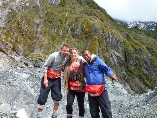 Gut, dass der Fotograf alle das wichtigste abgeschnitten hat auf dem Bild! Eigentlich wollten wir unsere Steigeisen zeigen! 