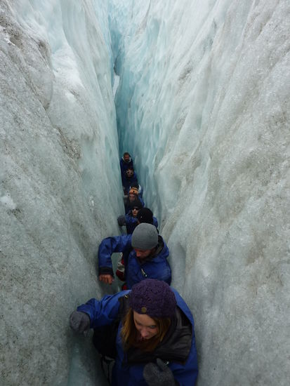 Und dann kommen wir! Auf dem Weg zum Ausgang.
