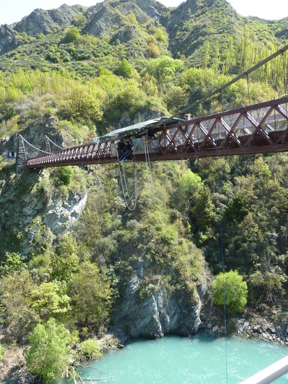 Kawaru Bridge Bungee, erster Bungeesprung hier 1988.