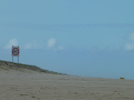 Das ist tatsaechlich ein offizieller Highway mit Schildern und allem - aber in Wirklichkeit faehrt man am Strand entlang!