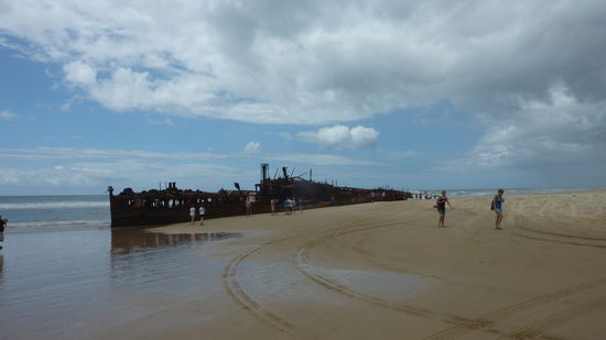 Kurzer Halt und einsammeln der Flieger am Wrack dieses Schiffes, das im 2. Weltkrieg ein Krankenhaus Schiff war und verletzte Soldaten zurueck nach Australien gebracht hat.