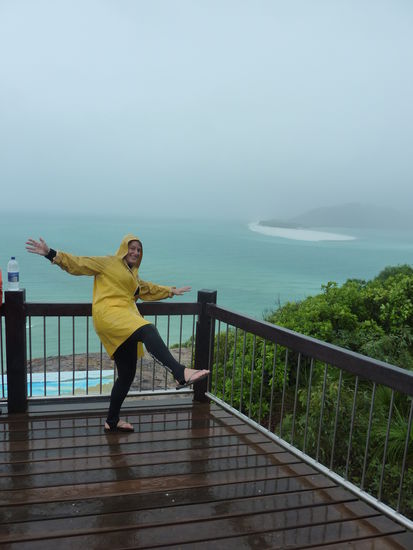 Man konnte wirklich nur noch lachen! Der Wanderweg war ein Wasserfall und die Aussichten natuerlich nicht gerade atemberaubend!