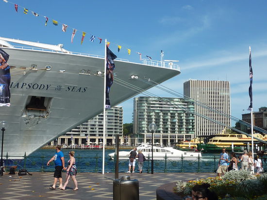 Riesen Touridampfer im Hafen!