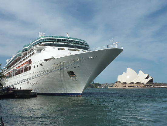 Wahnsinn, wie gross so ein Ding ist! Da sieht das Opernhaus dagegen mickrig aus!