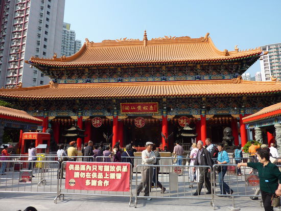 Besichtigung eines der wichtigsten Tempel in Hong Kong.