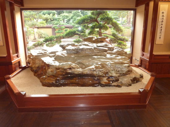 Austellung polierter uralter Steine...
(ja, wieder einmal eine sehr informierte Banausin war da unterwegs  aber hey, ich fand sie schoen! 