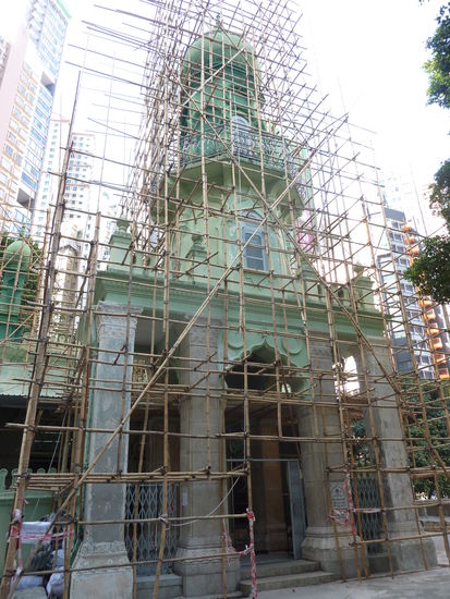 Gerueste werden hier immernoch aus Bambus und Seilen gebaut! Auch an Hochhaeusern!