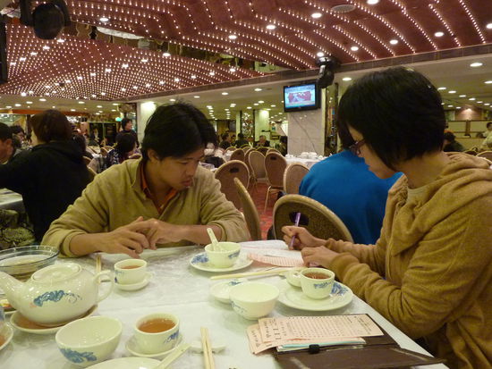 Die Bestellung ist wieder einmal ne Wissenschaft fuer sich - auch wenn nicht alles in chinesischen Schriftzeichen waere! 