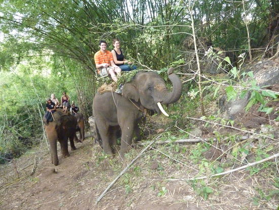 Der Junge haette mich fast mit dem Ast von seinem Ruecken gefegt!