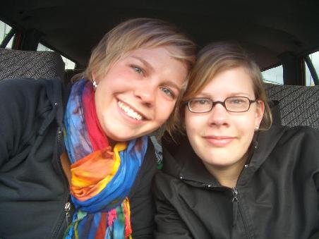 Frueh am Morgen im Auto
- gerade aufgewacht -
und das Strahlekind hat Geburtstag!!