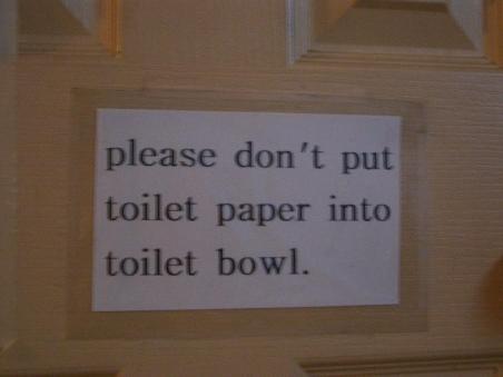 Mal ein anderes Thema bezüglich koreanische Kultur...
Toilettenpapier kommt in den Mülleimer.
- Warum wundere ich mich eigentlich, dass die Toiletten immer stinken?!?