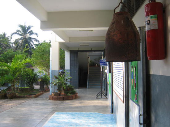 Die Glocke schlägt,
der Unterricht beginnt,
was für eine tolle Begegnung in dieser Schule.