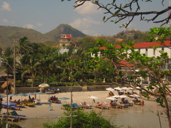 Der Strand von Khao Takiab- klein-fein-überschaubar.