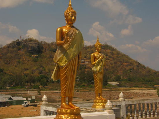 Allein die Verehrung von Buddha, und der Versuch nach seinen Lehren zu leben, ist vielen Thais wichtig.