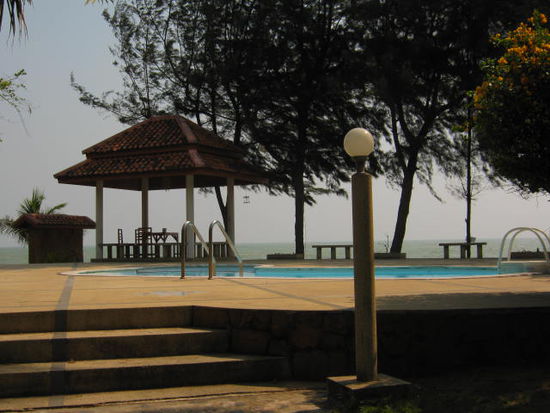 Nana Chart Resort, hier gibt es Bungalows für singles,aber auch Familien, einige stehen nur 20 Meter vom Meer entfernt,
Die Preise liegen Zwischen 800,- und 1.500,-Baht