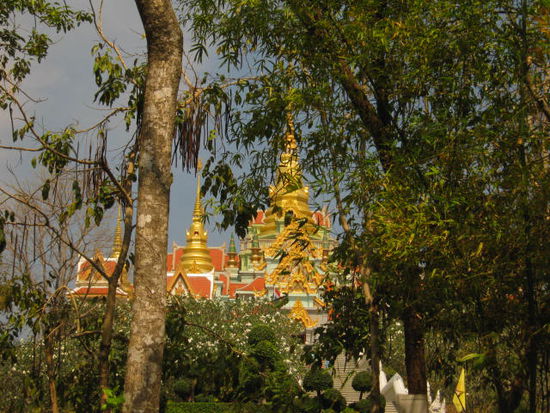 auf dem Weg zu dem eigentlichen Tempel.