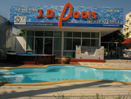 Jeder der gerne möchte, darf hier seinen Traumpool in Auftrag
geben.