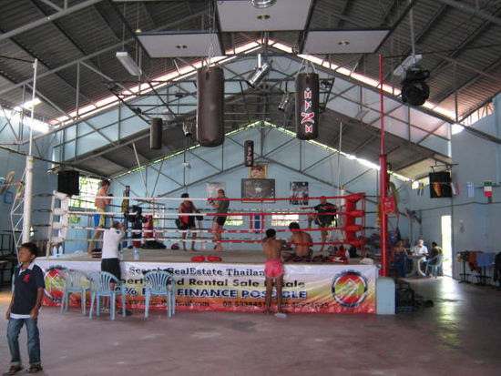 Boxcamp Hua-Hin, hier werde ich mich jetzt versuchen eine
Stunde zu schinden.