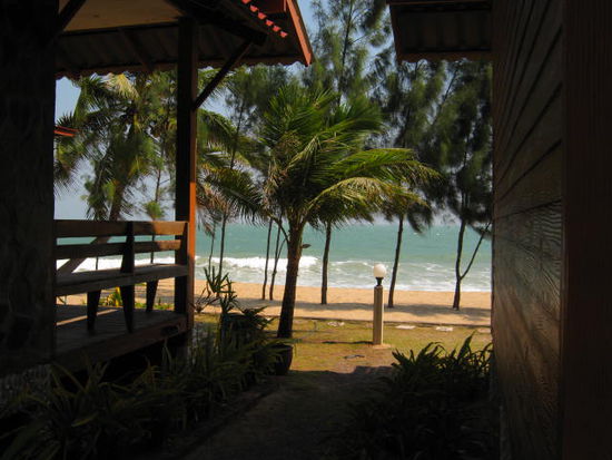 Bungalows zum mieten, direkt am Strand,
jedoch kein Gast zu sehen.