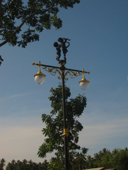 jede Laterne mit einem anderen Sternzeichen