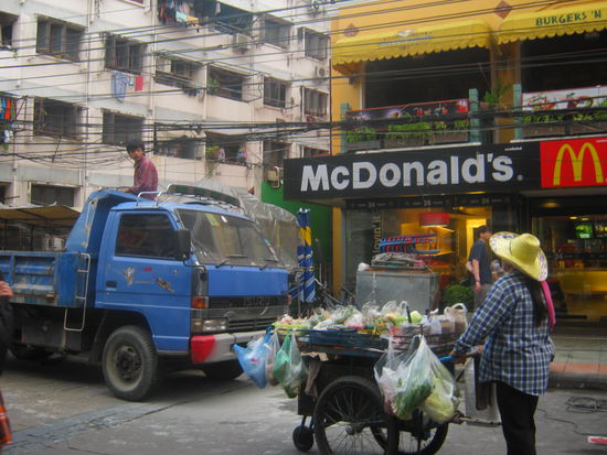 ungesunde " ESSKETTEN" , können auch hier nicht die typische Thaiküche 
verdrängen-gut so.