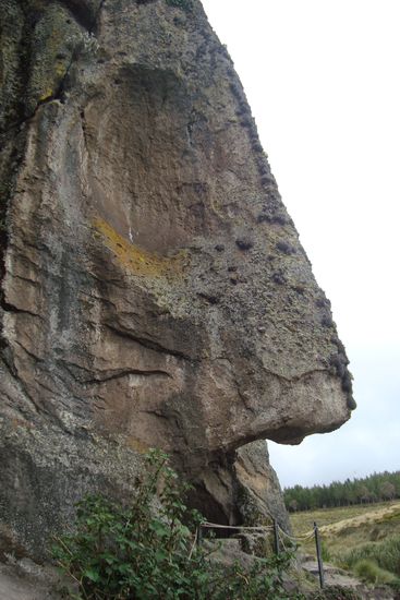 El Santuario - Opferstein in Form eines Menschenkopfes