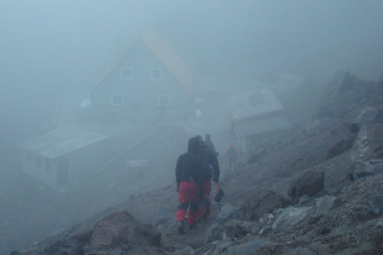 Refugio bei 4'800 am 1. Tag nach dem wir uns mit den Steigeisen und Bickel vertraut gemacht hatten...