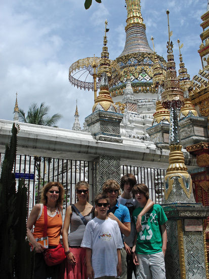  Die fünf rechts müssen fleißig lernen, während wir uns die Sonne auf den Bauch scheinen lassen!