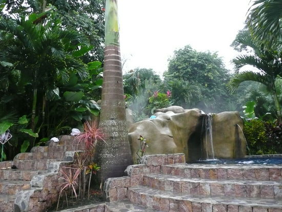 die heissen Quellen in La Fortuna inmitten dem Urwald..